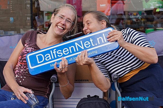 Bord DalfsenNet.nl op braderie Dalfsen (6 augustus deel 1) - Foto: Paul Scholten