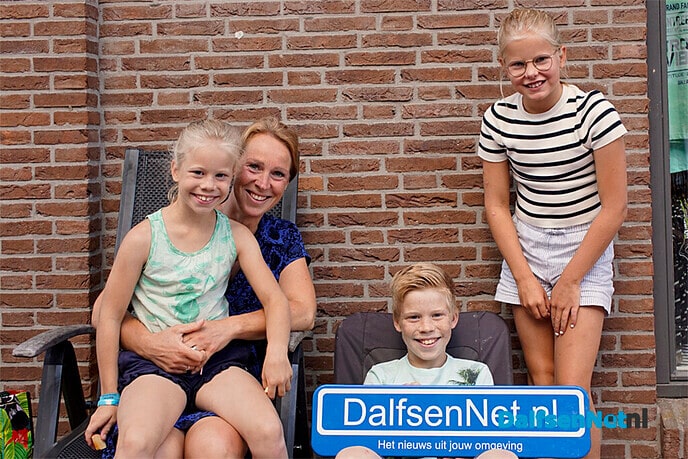 Bord DalfsenNet.nl op braderie Dalfsen (6 augustus deel 1) - Foto: Paul Scholten