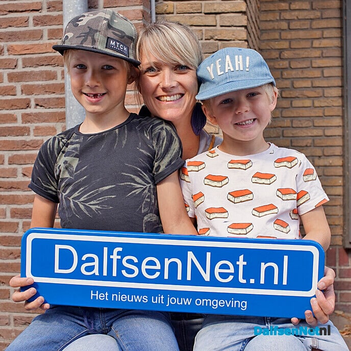 Bord DalfsenNet.nl op braderie Dalfsen (6 augustus deel 1) - Foto: Paul Scholten
