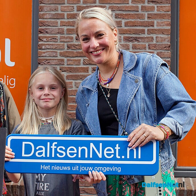Bord DalfsenNet.nl op braderie Dalfsen (6 augustus deel 1) - Foto: Paul Scholten