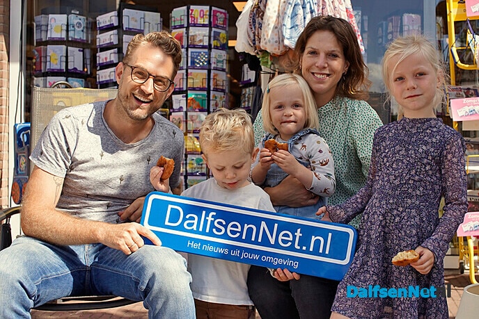 Bord DalfsenNet.nl op braderie Dalfsen - Foto: Paul Scholten