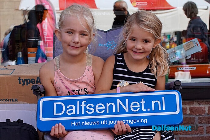 Bord DalfsenNet.nl op braderie Dalfsen - Foto: Paul Scholten