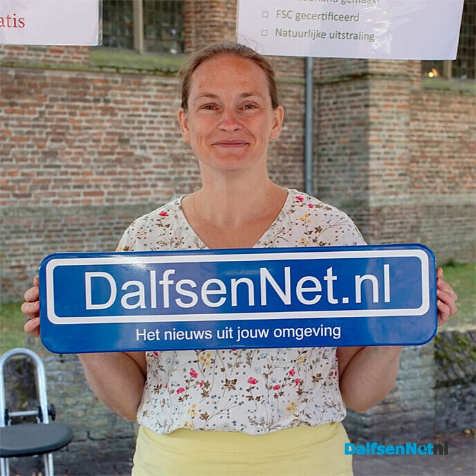 Bord DalfsenNet.nl op braderie Dalfsen - Foto: Paul Scholten