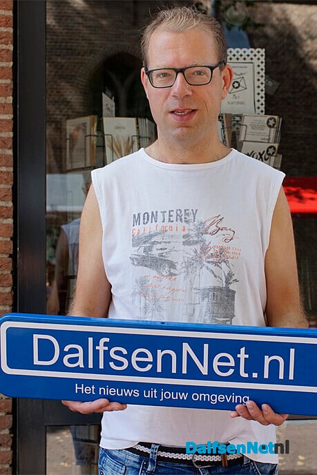 Bord DalfsenNet.nl op braderie Dalfsen - Foto: Paul Scholten