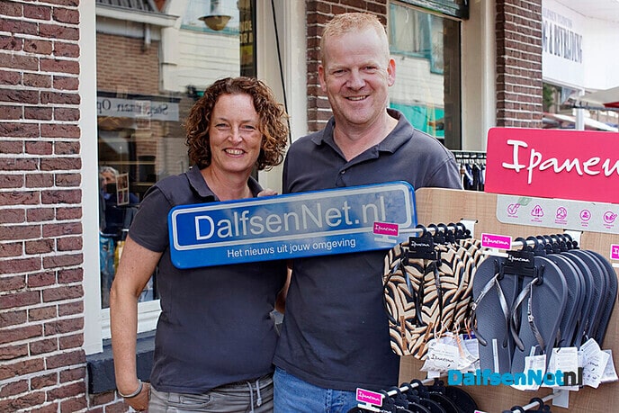 Bord DalfsenNet.nl op braderie Dalfsen - Foto: Paul Scholten