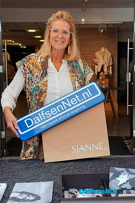 Bord DalfsenNet.nl op braderie Dalfsen - Foto: Paul Scholten