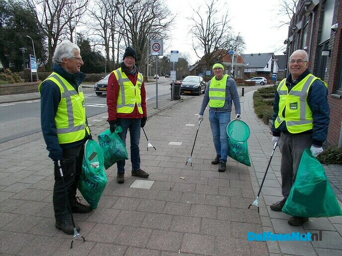 Wandelen en plastic rapen ( plandelen)