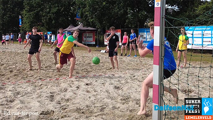 Beachhandbal impressie - Foto: Ingezonden foto