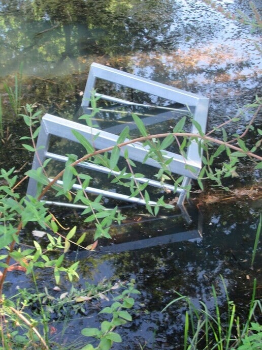 Wat is de zin van dit: weer vernielingen - Foto: Ingezonden foto