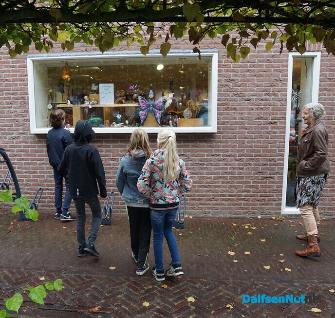 Kinderen van CBS de Spiegel etaleren voor Dierendag (4 oktober) - Foto: Ingezonden foto