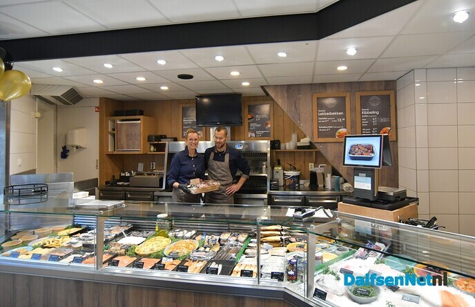Visspeciaalzaak Dalfijn na een week klussen weer geopend - Foto: Johan Bokma
