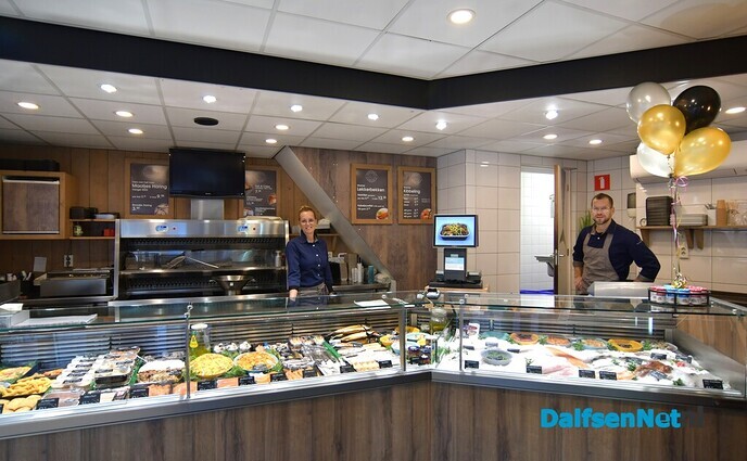 Visspeciaalzaak Dalfijn na een week klussen weer geopend - Foto: Johan Bokma