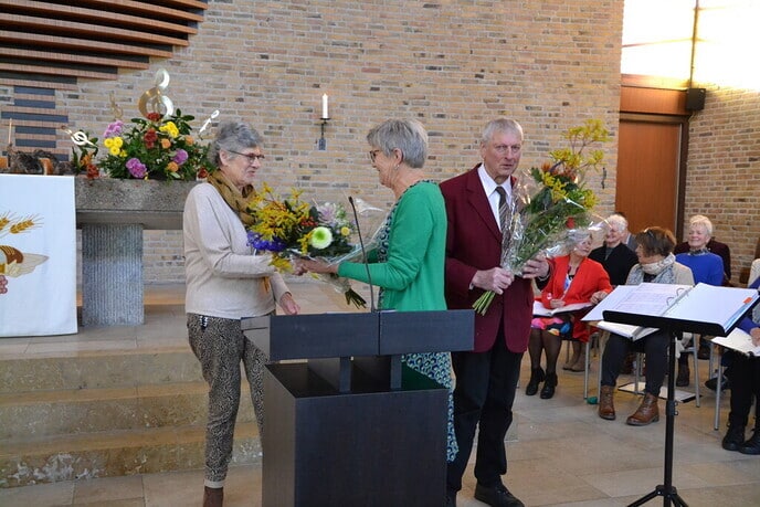 Twee jubilarissen van het Gemengd koor Pro-Musica - Foto: Ingezonden foto
