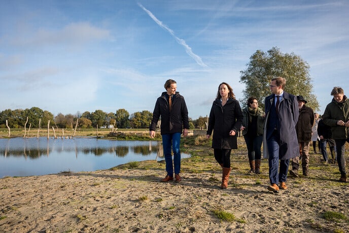 Bezoek minister Bruins Slot bij uniek park Ommermars - Foto: Ingezonden foto