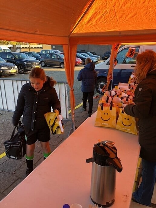 Jumbo Kamphuis WK pakket voor alle jeugdleden van FC Dalfsen - Foto: Ingezonden foto