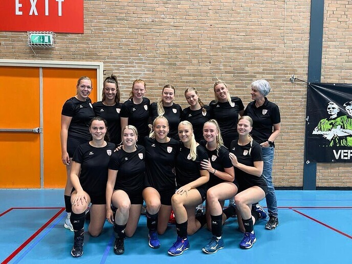 Flash Nieuwleusen dames 1 verliest van VC Grijpskerk dames 1 - Foto: Ingezonden foto