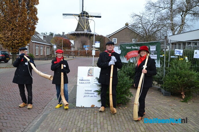 Kerstbomenverkoop Pastor Thomas Fonds. - Foto: Ingezonden foto