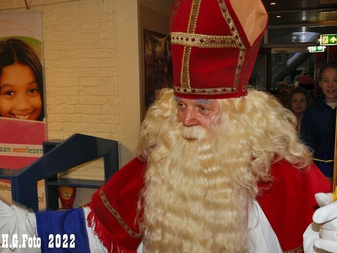 Sint bezoekt voor de 40e keer Cazemier school op de trekker, het wordt met het jaar gekker