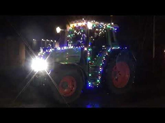Verlichte trekker optocht Dalfsen (video)