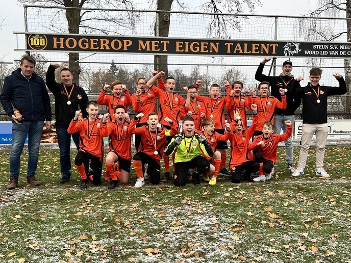 S.V. Nieuwleusen JO13-2 ook kampioen - Foto: Eigen geleverde foto