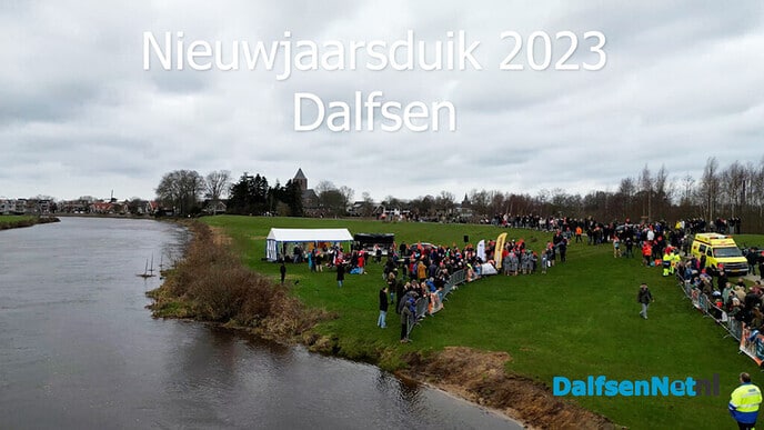 Drone opname nieuwjaarsduik Dalfsen - Foto: Ingezonden foto