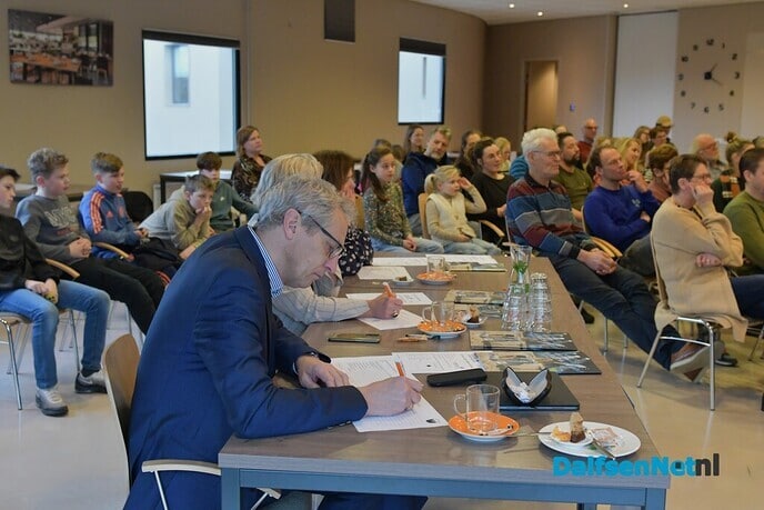 Klaus van der Feltz en Leon ten Have winnen voorleeswedstrijd gemeente Dalfsen! - Foto: Johan Bokma