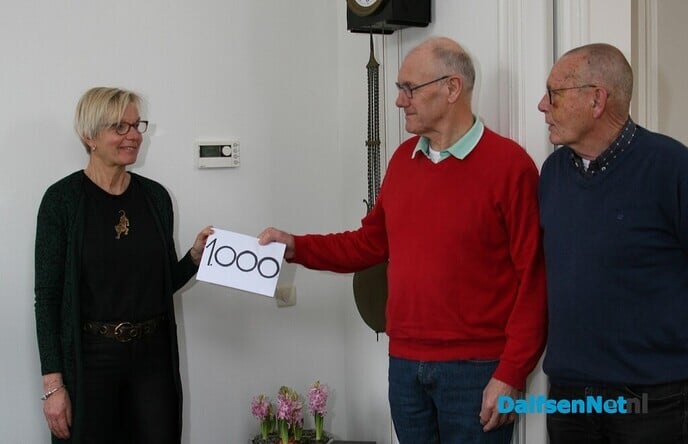 Opbrengst kerstbomenactie SVD voor Hospice Dalfsen - Foto: Ingezonden foto