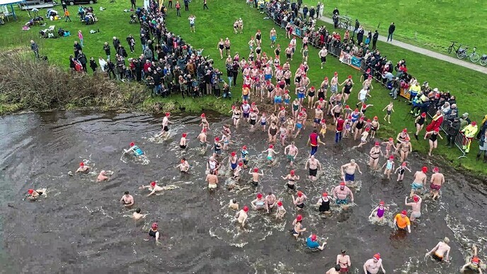 Recordbedrag ALS-Nieuwjaarsduik Dalfsen