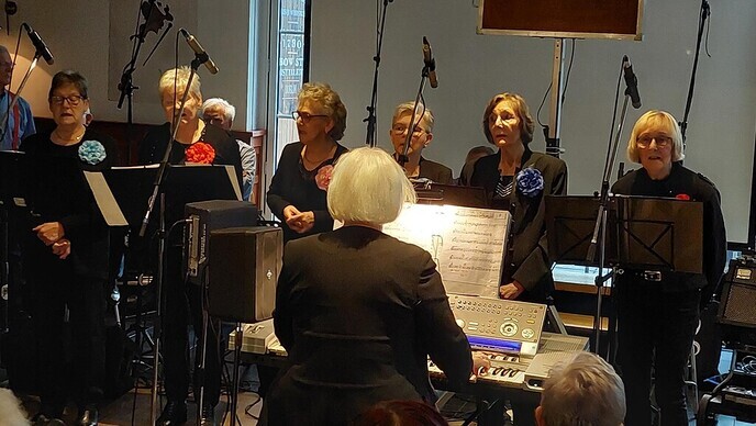 Stuwzangers en Klein koor Vinkenbuurt zorgden voor muzikale middag