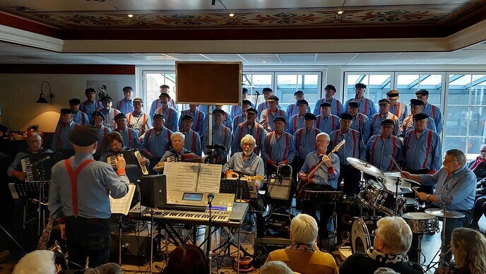 Stuwzangers en Klein koor Vinkenbuurt zorgden voor muzikale middag