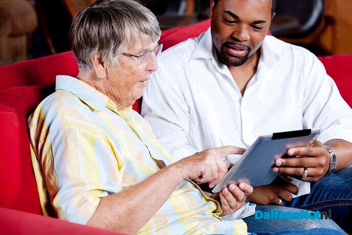 Omgaan met de Tablet - Foto: Ingezonden foto