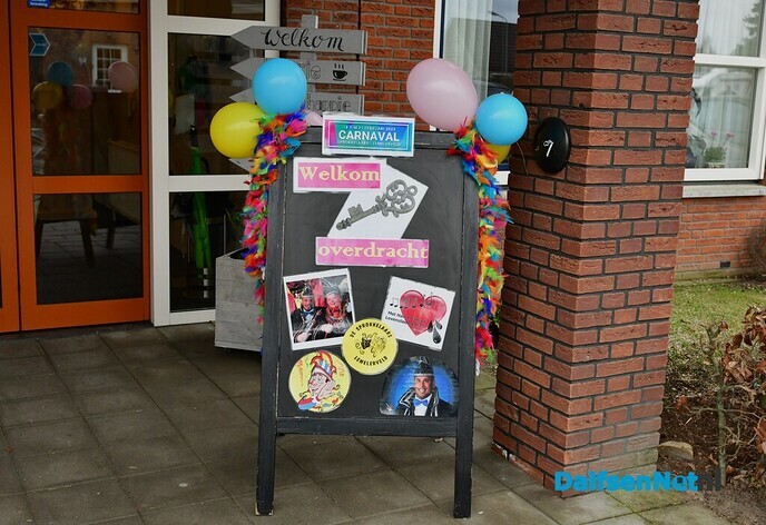 Prins Choco neemt sleutel Gemeente Dalfsen in ontvangst - Foto: Johan Bokma