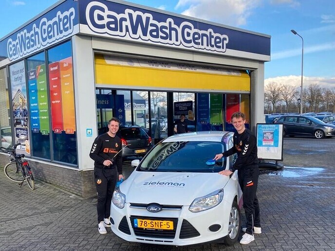 Auto wassen voor het goede doel - Foto: Ingezonden foto