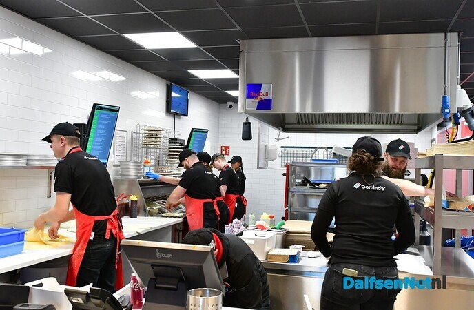 Nieuwe vestiging Domino’s Pizza geopend in Dalfsen - Foto: Johan Bokma