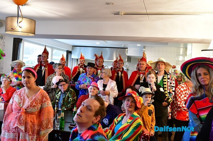 Prins Choco neemt sleutel Gemeente Dalfsen in ontvangst - Foto: Johan Bokma