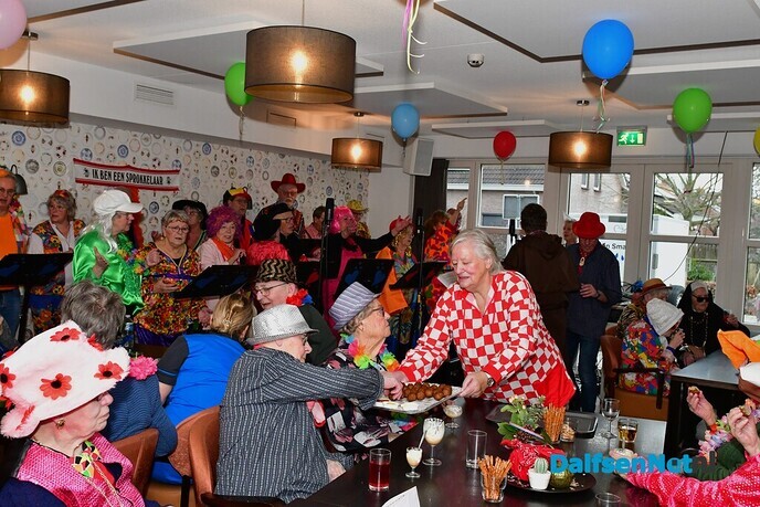 Prins Choco neemt sleutel Gemeente Dalfsen in ontvangst - Foto: Johan Bokma