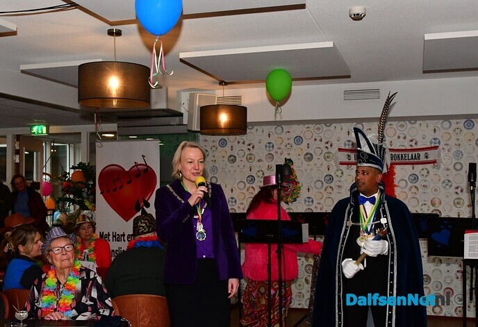Prins Choco neemt sleutel Gemeente Dalfsen in ontvangst - Foto: Johan Bokma