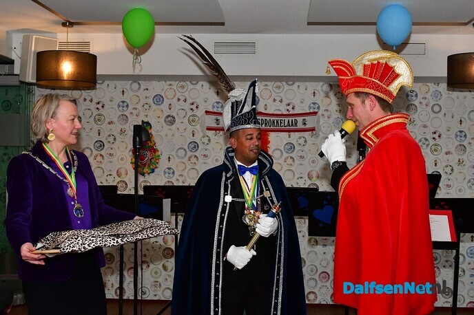 Prins Choco neemt sleutel Gemeente Dalfsen in ontvangst - Foto: Johan Bokma