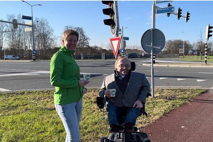 Rick Brink op de koffie bij Anouk Zwakenberg - Foto: Ingezonden foto
