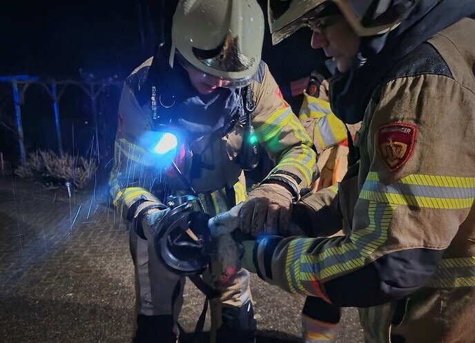Konijnen en kippen gered bij brand Weerdhuisweg - Foto: Niels Jansen