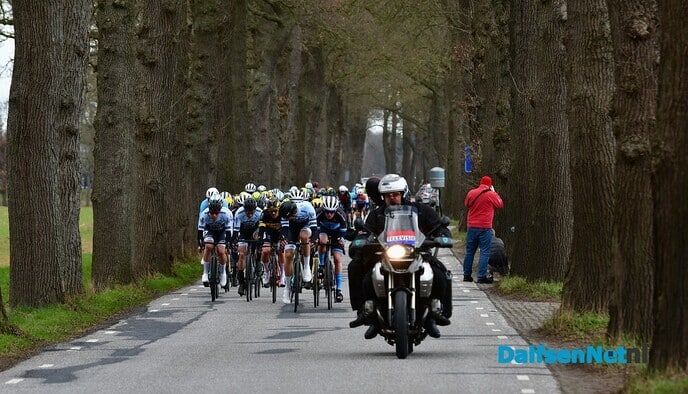 De Ster van Zwolle over de Rechterensedijk Dalfsen - Foto: Johan Bokma