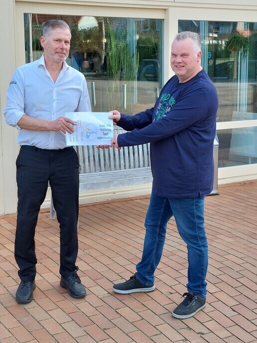 Hotel Tesselhof sponsort hoofdprijs Oranjevereniging Hoonhorst - Foto: Ingezonden foto