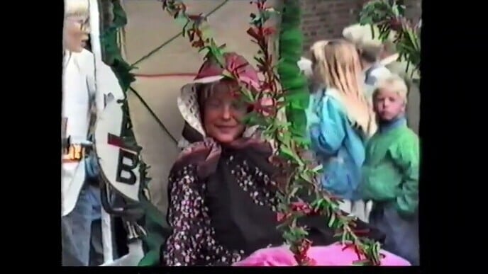 Uit de oude doos van H.G. Knots gekke fietsenoptocht Dalfsen 1990