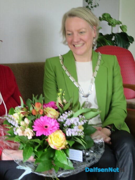 Burgemeester op bezoek bij 70 jarig bruidspaar - Foto: Wim
