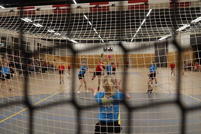 Spannende finales Schoolhandbaltoernooi - Foto: Ingezonden foto