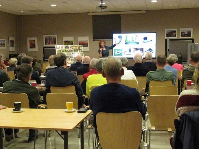 Bruisende Lanny Olie over het afkoppelen van regenwater - Foto: Ingezonden foto