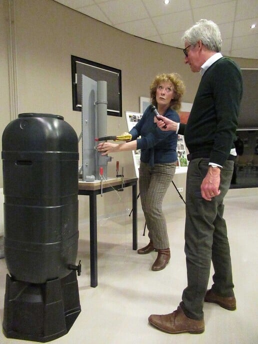 Bruisende Lanny Olie over het afkoppelen van regenwater - Foto: Ingezonden foto