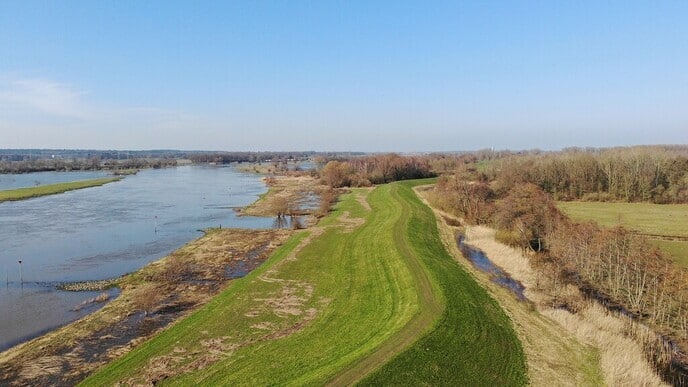 Dijkinspecteurs controleren dijken op schade - Foto: Ingezonden foto