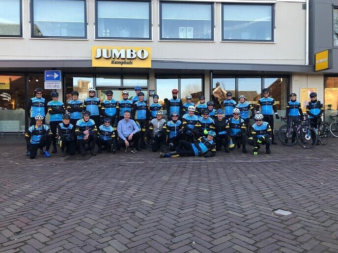 Toerclub Dalfsen fietst in de Lutte