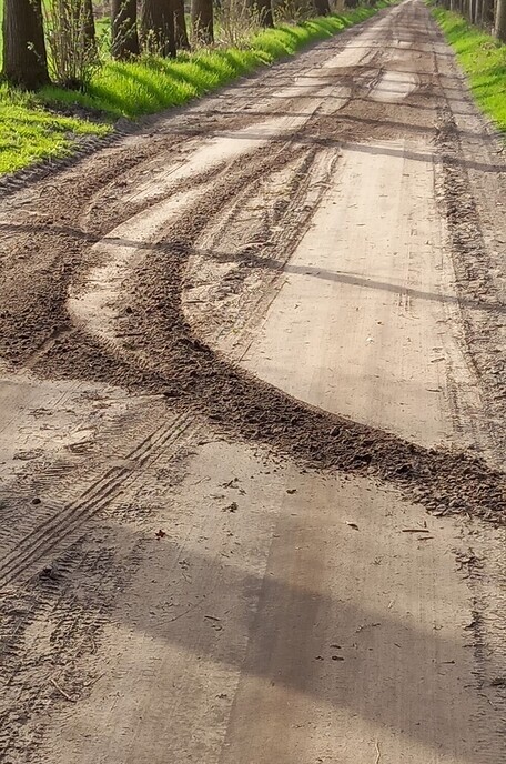 Net herstelde zandwegen vernield - Foto: Ingezonden foto